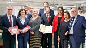 Ernst Gruber (Volksbank), Manja Puschnerus und Martin Roßa (Curt Mast Jägermeister Stiftung), Anja Bähne (Schaufenster), Dr. Sandra Donner und Markus Gröchtemeier (Museum Wolfenbüttel), Erster Stadtrat Knut Foraita, Nicole Volkstedt (Schau­fenster-Geschäftsführerin), Cornelia Oelker (Schaufenster-Chefredakteurin) und Michael Henke (Schaufenster-Gesellschafter).