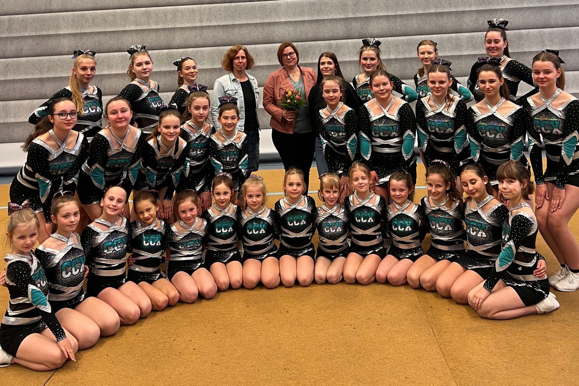 Neue Uniformen für die Cheer Company Weddel Gruppenfoto